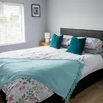 Townhouse With Super Location *