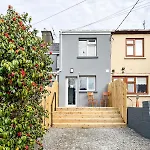 Townhouse With Super Location