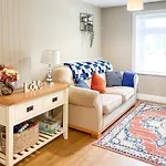 Townhouse With Super Location *