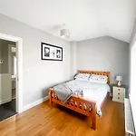 Townhouse With Super Location