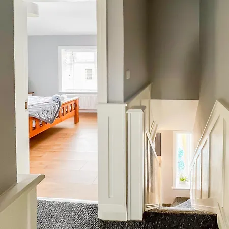 Townhouse With Super Location *