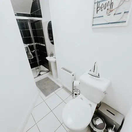 Townhouse With Super Location * Killarney