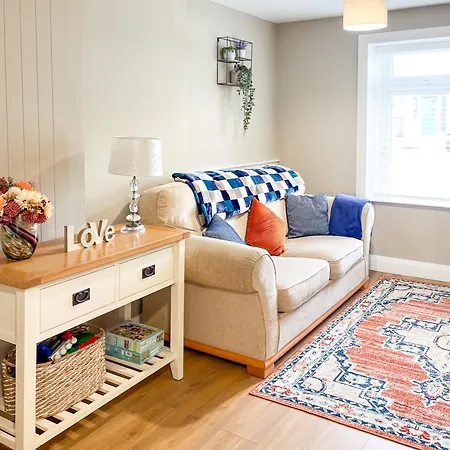 Townhouse With Super Location *