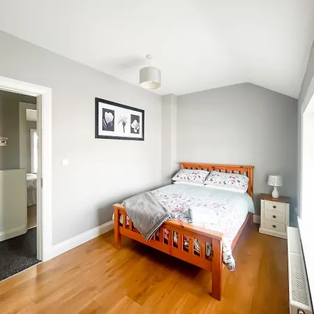 Townhouse With Super Location