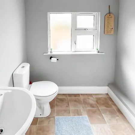 Townhouse With Super Location