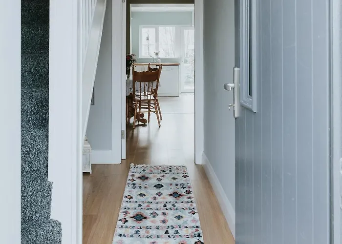 Townhouse With Super Location