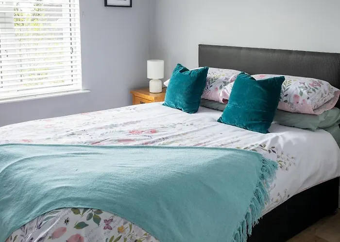 Townhouse With Super Location *