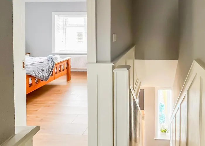 Townhouse With Super Location *