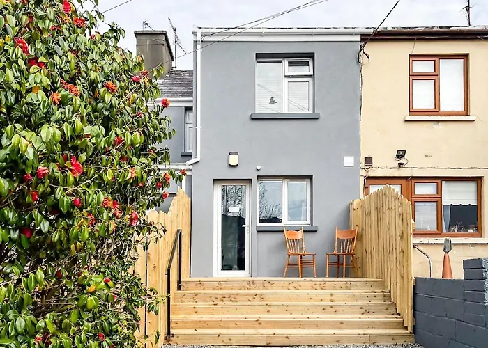 Townhouse With Super Location