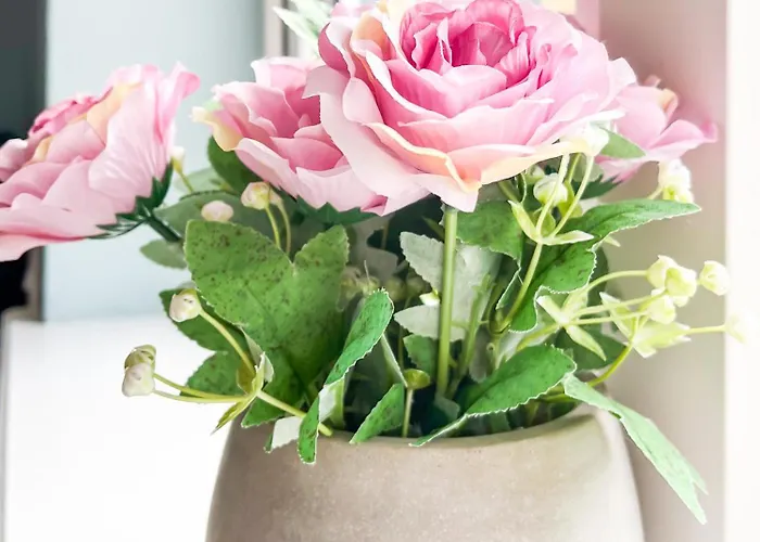 Townhouse With Super Location