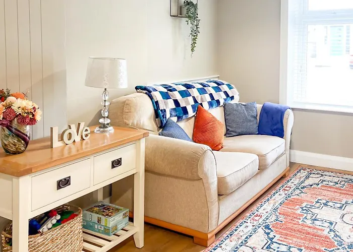 Townhouse With Super Location *