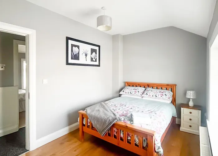 Townhouse With Super Location